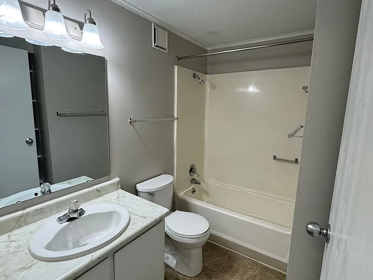 Poplar Ridge Apartments — Photo 26