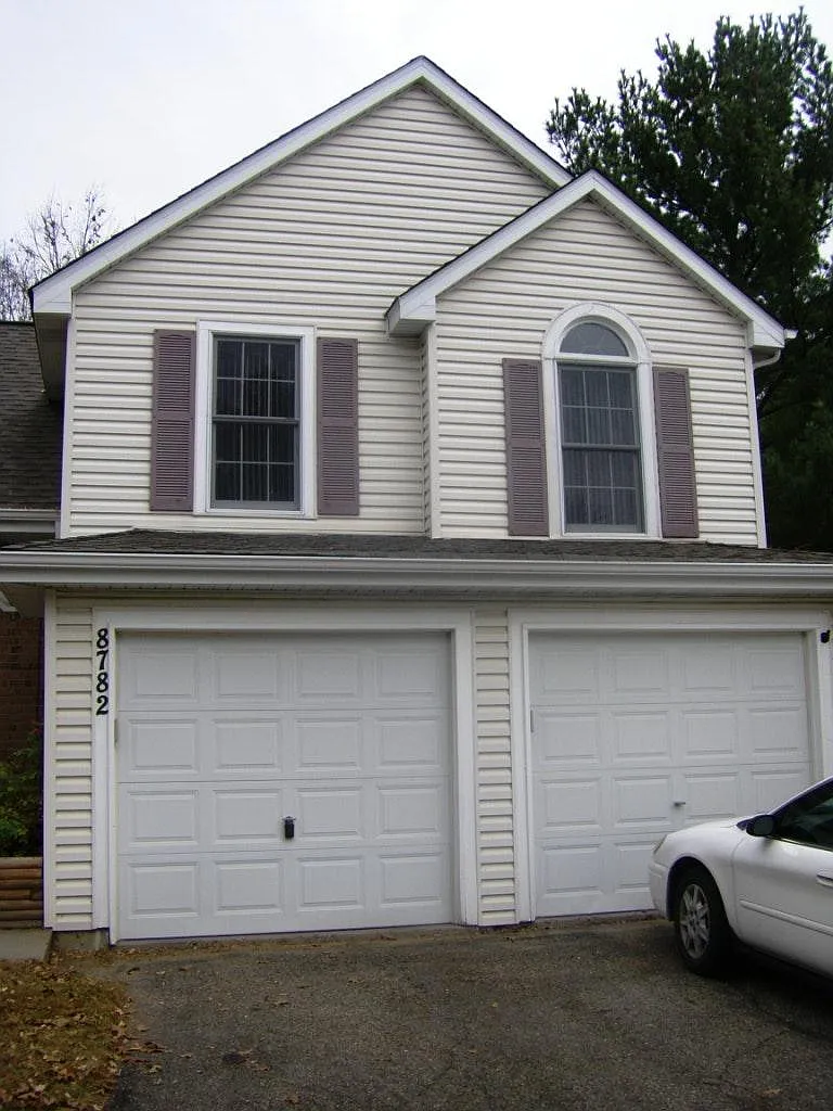 Building Photo - 8782 Hawthorne Dr