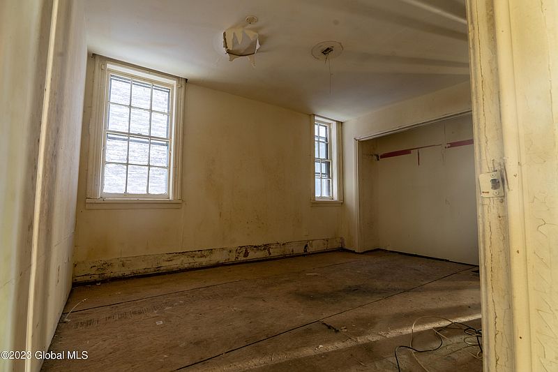 5th image of 2270 Old 6th Avenue
