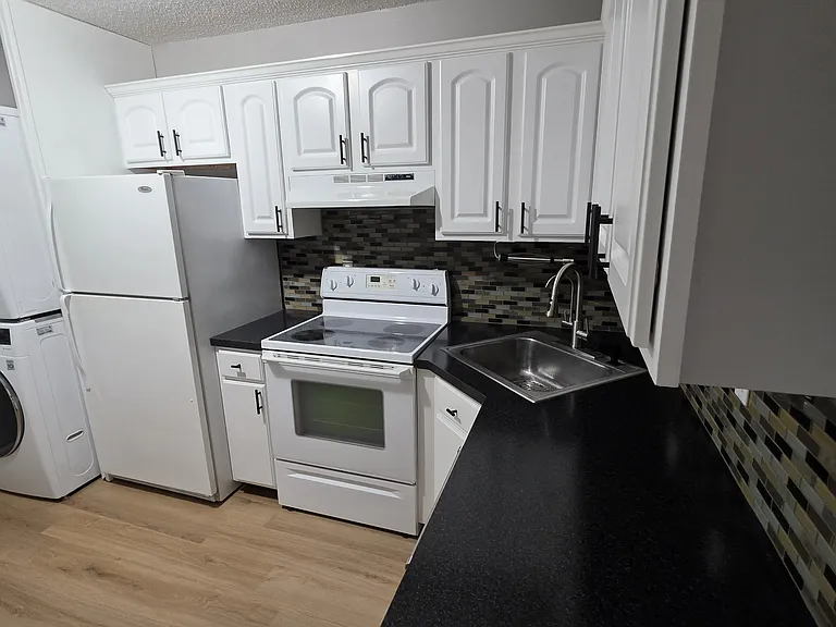 24 Sharon Rd #11 — Photo 6