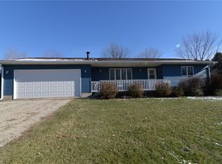413 Maple Ln, Walker, IA 52352