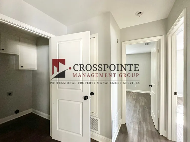 300 Pecan St — Photo 12