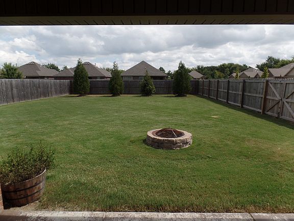 5th image of 3028 N Azure Ave