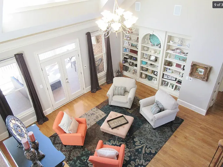 1051 Robinson Ct — Photo 7