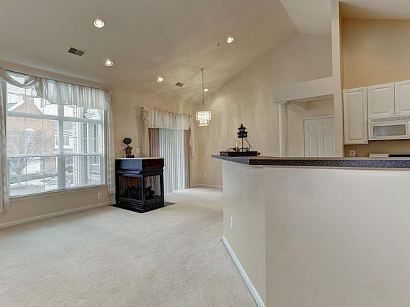 LIVING/DINING