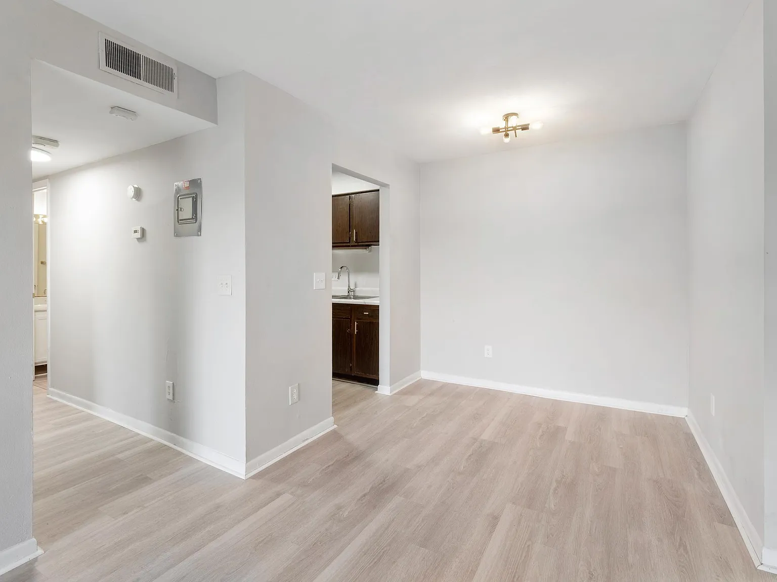 1 bed, 650 sqft, $1,050 — Photo 2