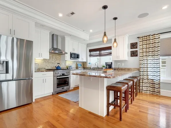 627 E 2nd St #3, South Boston, MA 02127