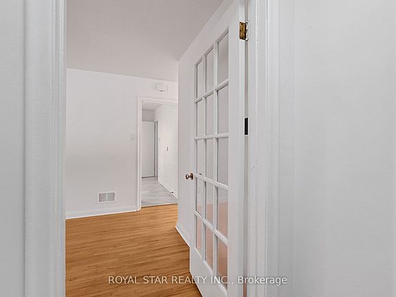 5th image of 10 Delong Dr