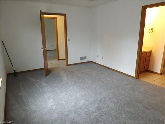 3rd image of 653 N Creek Dr Unit 653