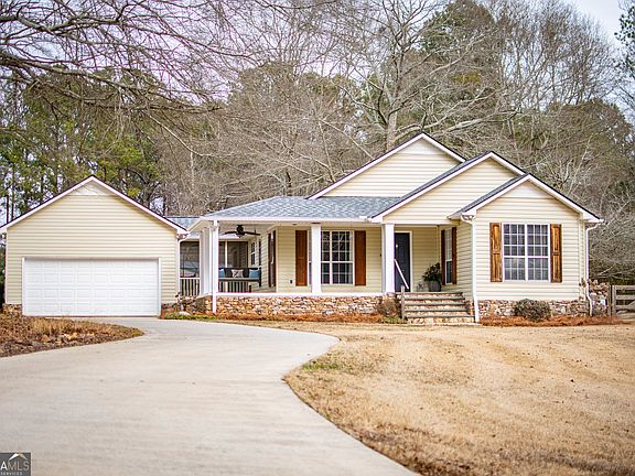 2nd image of 2 Pine Hill Dr