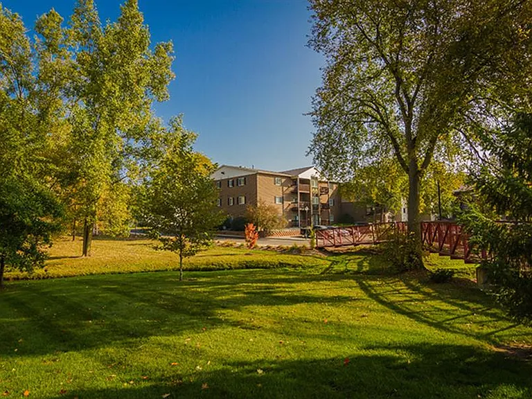Creek Club Apartments — Photo 7