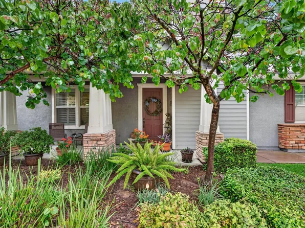 130 Soaring Hawk Ln, Sacramento, CA 95833