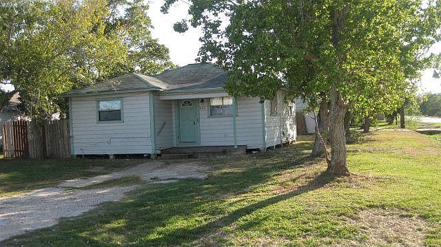 1st image of 823 N Avenue D