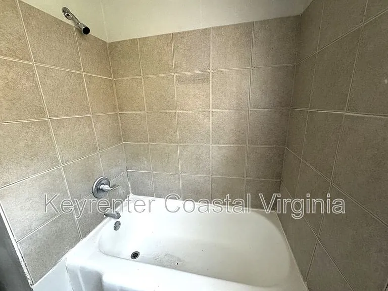 211 Rogers Ave #B — Photo 13