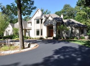 1785 Wedgewood Dr E, Elm Grove, WI 53122