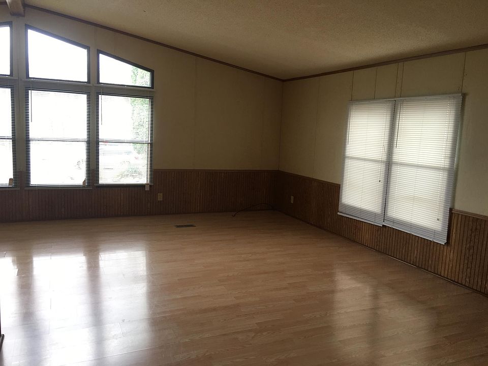 2nd image of 119 Cottonwood Dr
