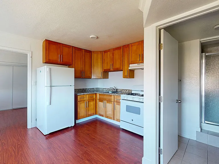 1810 E 25th Street — Photo 26