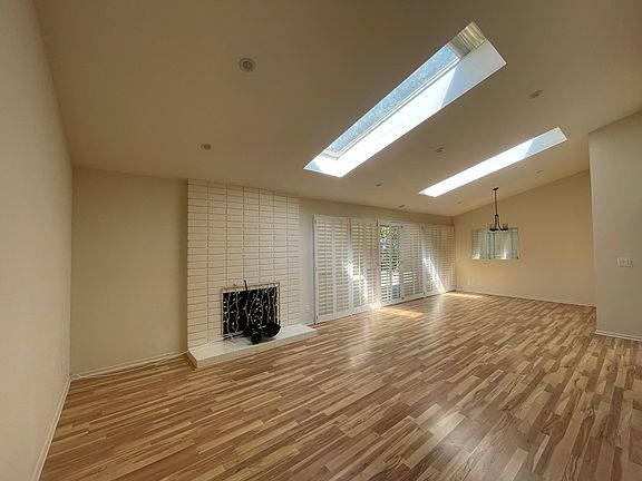 4th image of 24041 Mariano St