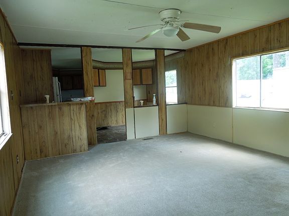 3rd image of 864 E Denman Ave