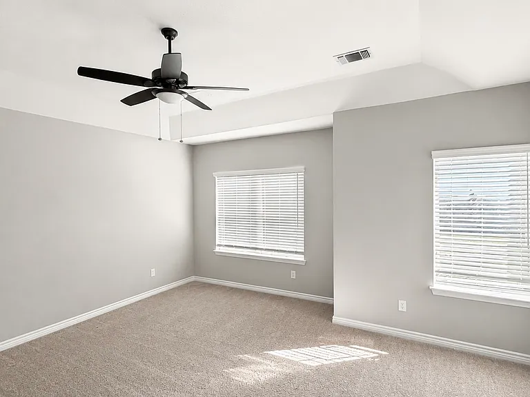 448 Northwood Dr — Photo 5