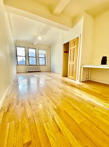 42 W 72nd St #9A Photo 1 42 W 72nd St #9A Photo 1
