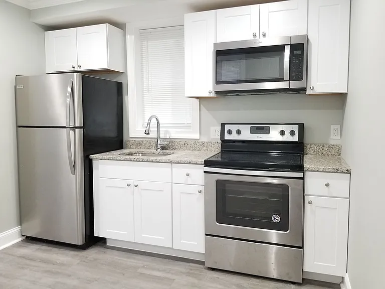 4569 Macarthur Blvd NW — Photo 21