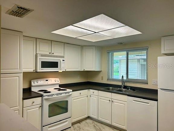 3rd image of 2506 OAKLEAF LANE #25B