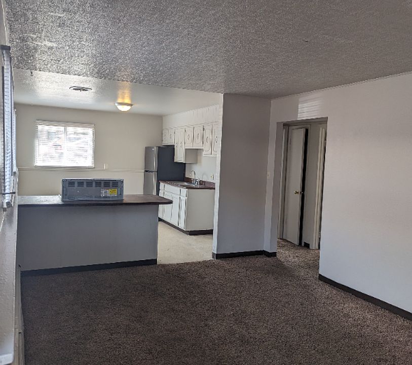 1st image of 736 Elmhurst Pl