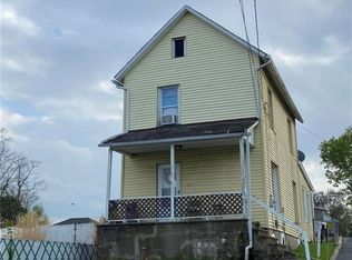 7 W Columbus St, Roseto, PA 18013