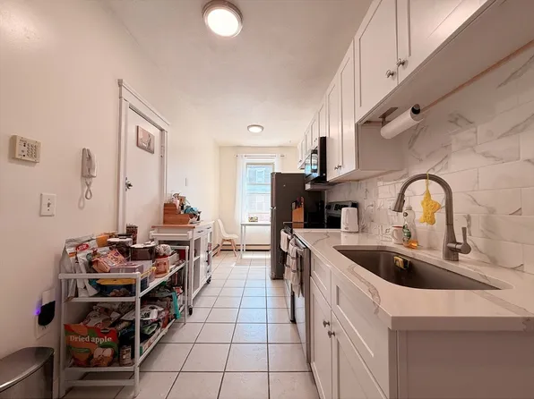 8 Ransom Rd, Brighton, MA 02135