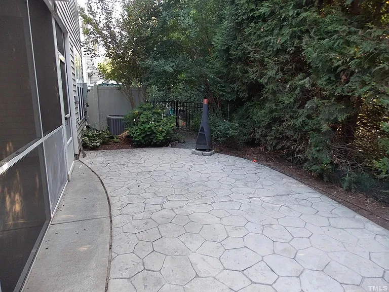9714 Renfield Dr — Photo 31