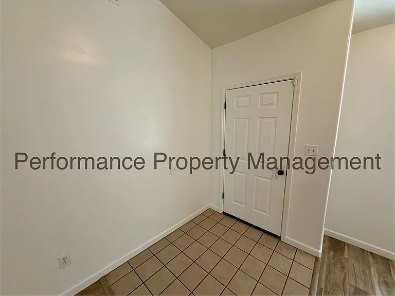 4310 Almond Grove Ln — Photo 2