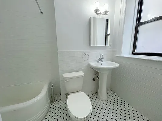Rented by SERHANT. | media 9