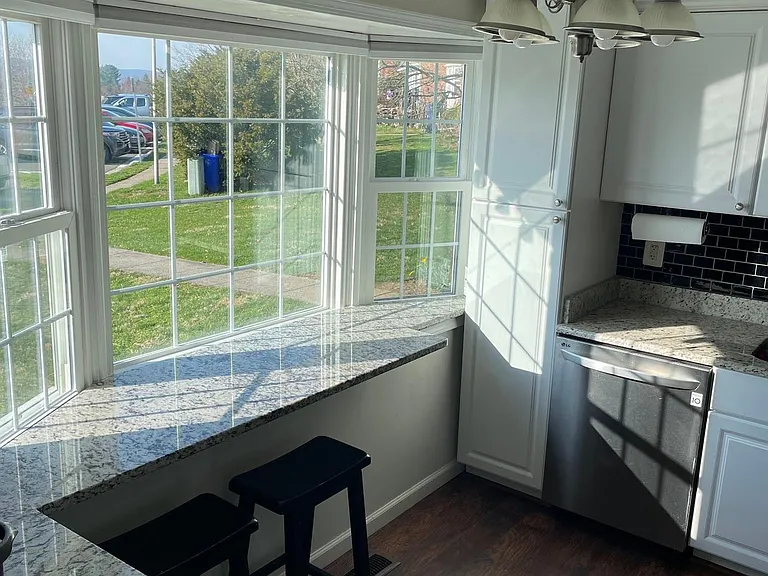 18 Boileau Ct — Photo 3