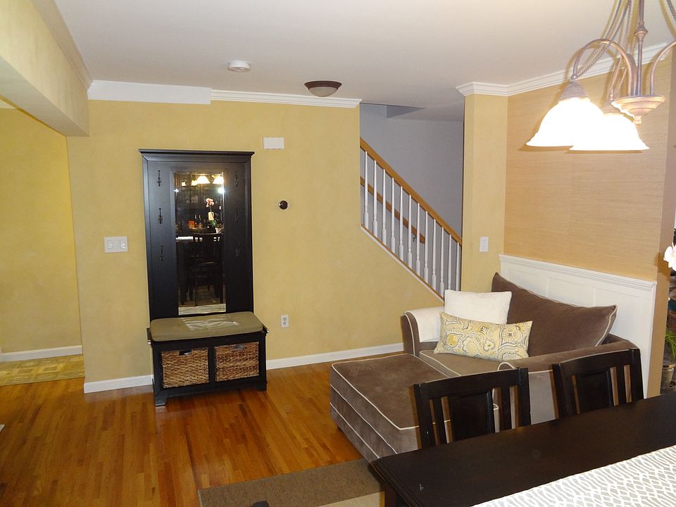 1st image of 89 Plauderville Ave APT 14