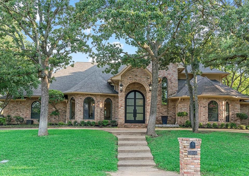 1st image of 3205 Carisbrooke Ct