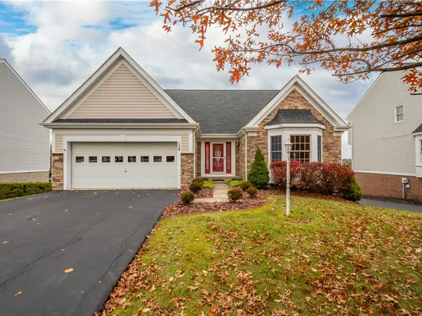 128 Amberwoods Dr N, Canonsburg, PA 15317