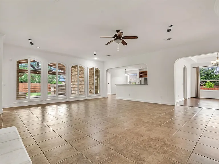 142 Goodwater Ct — Photo 17