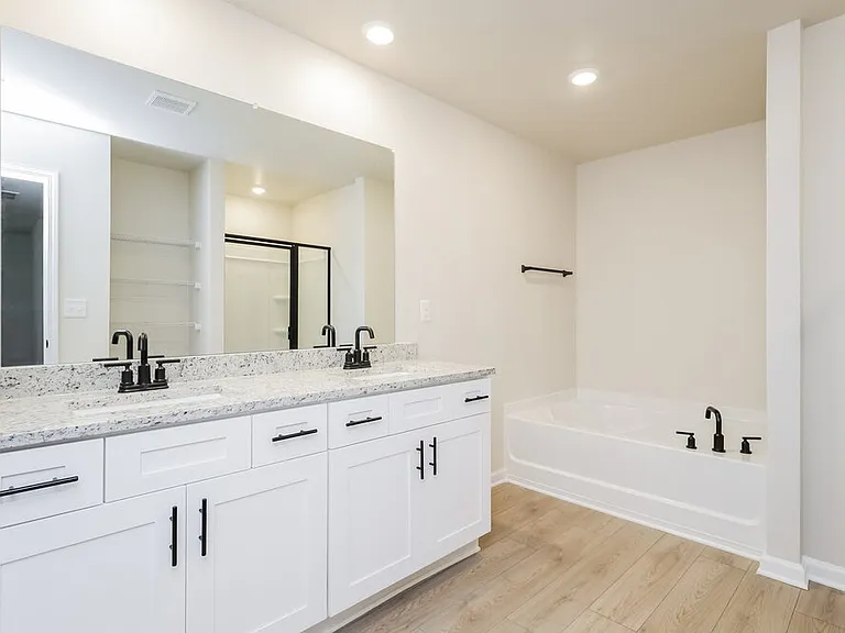 711 Berkeley Dr — Photo 10