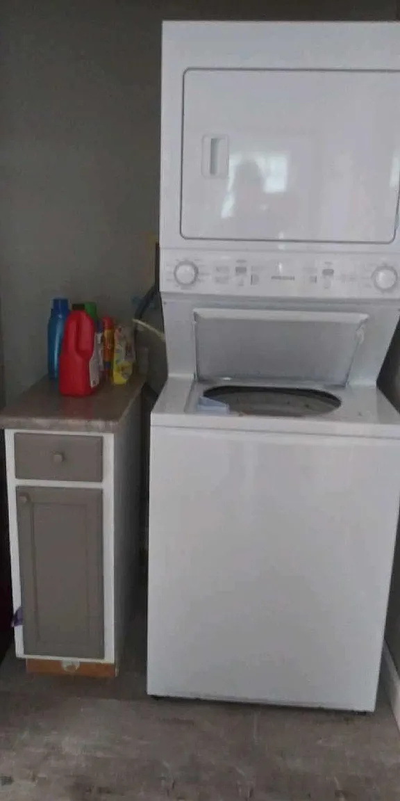 405 Oak St photo 1