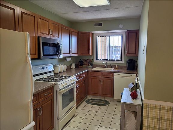 4th image of 650 E Greenwich Ave APT 308