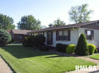 302 S State Rd NE, Mendon, IL 62351