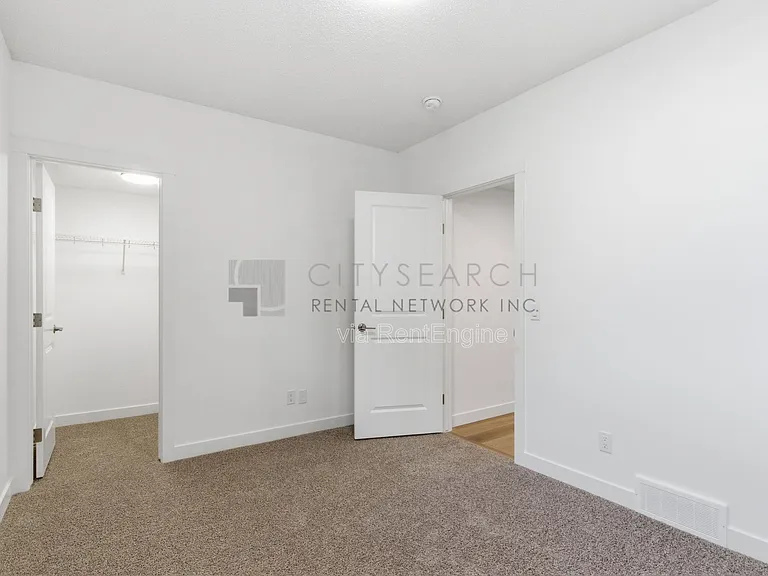 181 Setonstone Grn SE #B — Photo 13