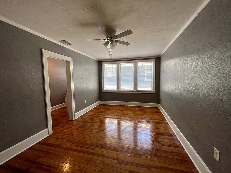456 13th Ave NE #9 — Photo 6
