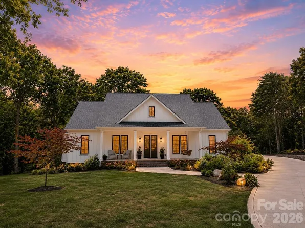 137 Channel Ct, New London, NC 28127