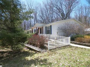 107 High Ridge Rd, Leroy, MI 49655