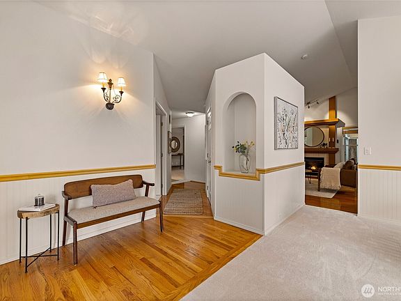 4th image of 4808 Norpoint Way NE