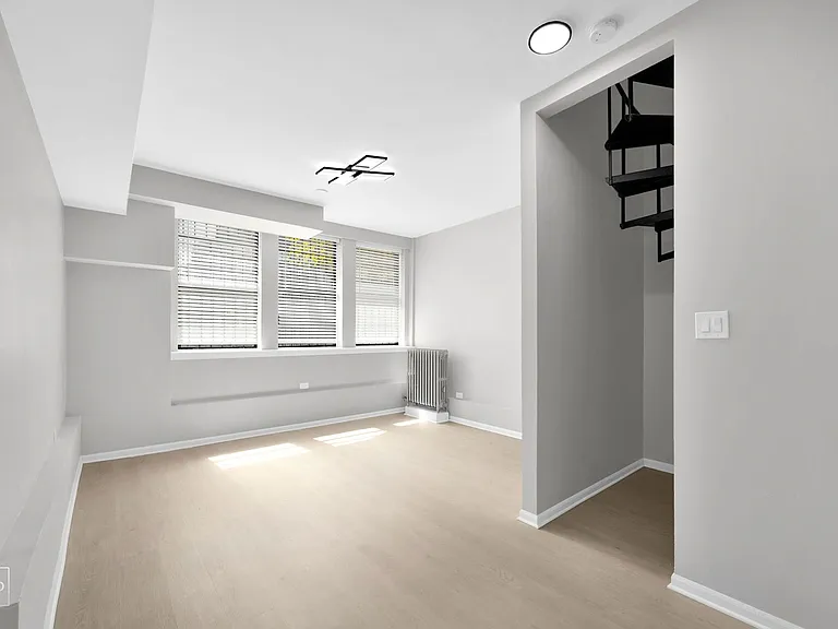 7715 S South Shore — Photo 3
