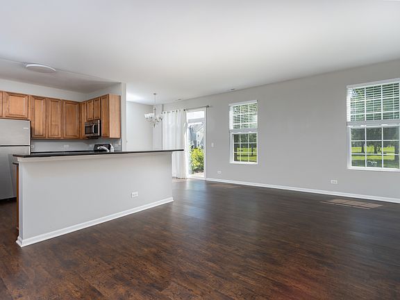 2nd image of 2521 Evergreen Cir