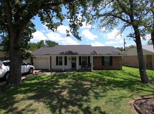 3105 Heatherwood Dr, Bryan, TX 77801